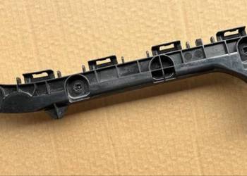 TOYOTA COROLLA E21 KOMBI ŚLIZG MOCOWANIE ZDERZAKA LEWY TYŁ 52576-02201