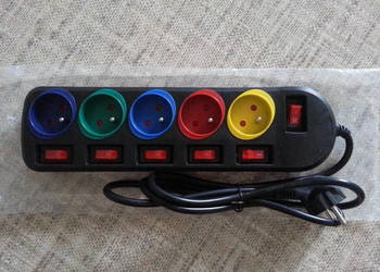 PRZEDŁUŻACZ listwa zasilająca 5-niezależnych gniazd KOLOROWYCH