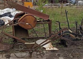 Stare zabytkowe urządzenia rolnicze, ozdoby do ogrodu