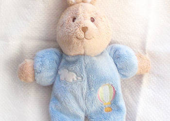 pluszowy króliczek maskotka, pluszowy zajączek grzechotka, zabawka królik