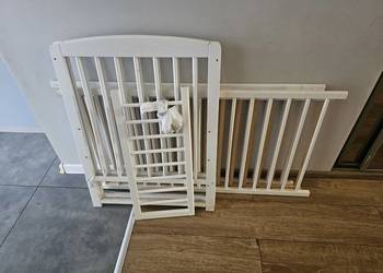 Łóżeczko drewniane biale