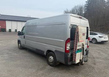 Peugeot Boxer z winda zaladowczą