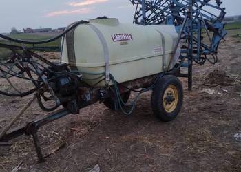 Opryskiwacz 2000 litrów hydrauliczne podnoszenie