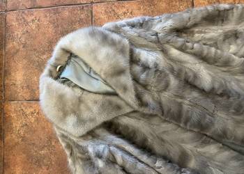 Szare szafirowe futro z norek