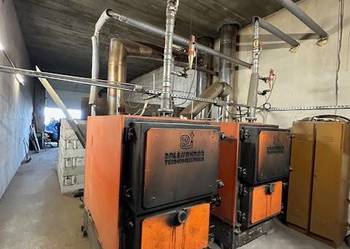 Tani kocioł c.o na biomasę z podajnikiem 230 kW na zrębki, trociny, pellet