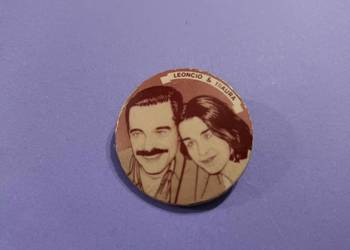 ISAURA LEONCIO przypinka PRL vintage