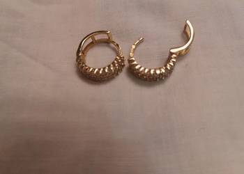 ŚLICZNE ZŁOTE Kolczyki z małymi diamentami. Waga 4 gram