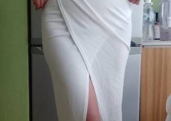 (38/M) Boohoo/ Długa, biała sukienka z odkrytymi ramionami z Londynu, NOWA
