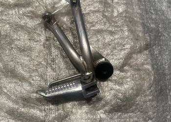 Set Pasażera mocowanie prawy podnóżek Suzuki RF 600 M933