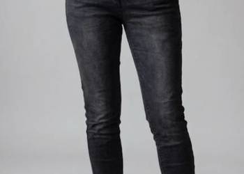 Czarne rurki jeans