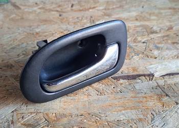 Honda Civic 6 MA/MB/MC/Rover 400/45 Klamka wewnętrzna prawy przód czarna