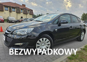 Opel Astra Navi // pół skóra // niski przebieg // grzane fotele i kierowni…