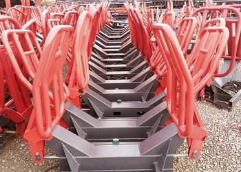 Chwytak Metal-Technik do bel balotów na tura z hydrauliką