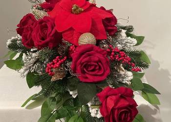 Świąteczna wiązanka + bukiet do wazonu – czerwone róże, poinsecja