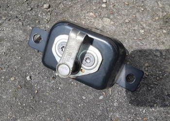 DACIA DOKKER 12- RYGIEL ZAMKA DRZWI TYLNYCH TYŁ PRAWY 825704845R