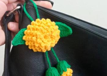 Różyczki wykonane na szydełku, brelok, zawieszka