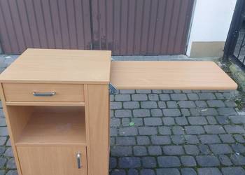 Szafka przyłóżkowa z podnoszonym blatem