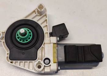 MERCEDES X117 CLA SILNICZEK SZYBY LEWY TYŁ A2078200642