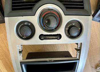 Konsola środkowa panel centralny Renault Megane II plastikowa