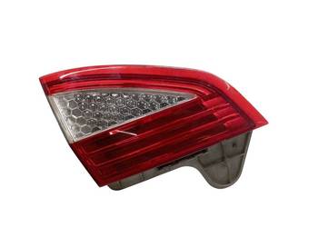 LAMPA TYŁ  W KLAPĘ LEWA HB  Ford Mondeo Mk4 (2007-2014)