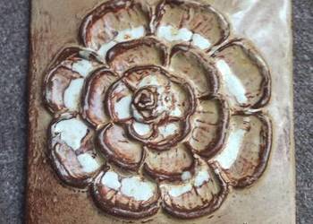Kafel ceramiczny. Artystyczny.  Róża, rozeta. Do powieszenia