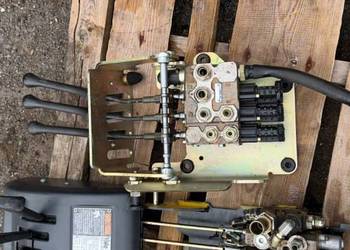 Rozdzielacz hydrauliczny trzysekcyjny BOSH 0 521 611 011