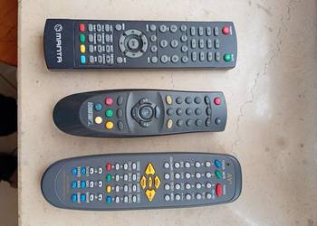 Piloty do telewizora 3 szt