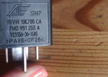 Przekaźnik 100 VW AUDI SEAT SKODA 7MO 951253A
