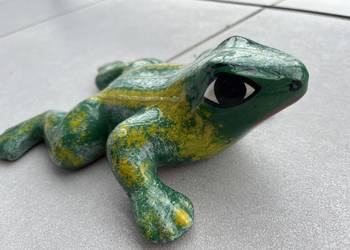 ceramiczne żaby piękna ozdoba biura mieszkania