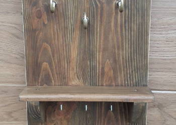 Wieszak ścienny ozdobny.