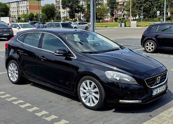 Volvo V40 D2 Momentum, 1.6 diesel, 115KM, 2013r, czarny, manual,