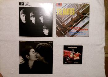 Kilkanaście płyt winylowych z The Beatles.