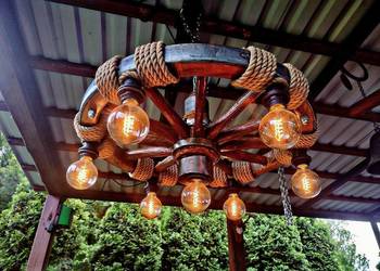 Ręcznie zrobiona lampa z koła od wozu, rustykalna, loft, karczma, altana