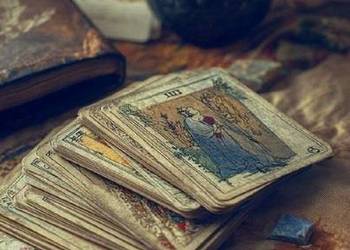 Tarot — skomplikowane relacje, związki, powiązania karmiczne