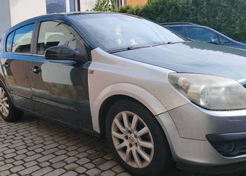 Syndyk sprzeda - udział 1/2 w prawie własności Opel Astra H (I)