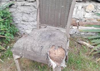 Stary zabytkowy fotel baza do renowacji zabytek retro vintage
