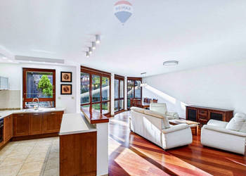 Wynajem: 3 pokoje z ogródkiem + miejsce postojowe