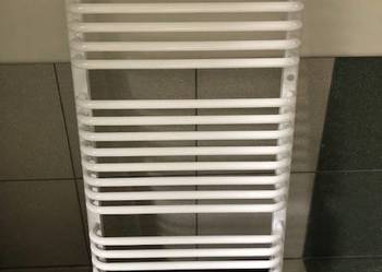 Grzejnik łazienkowy rurkowy