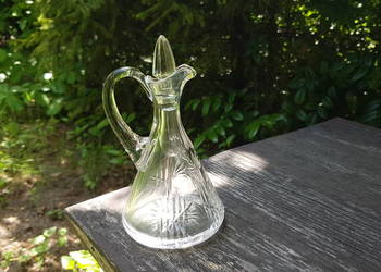 Mały kryształowy dzbanuszek