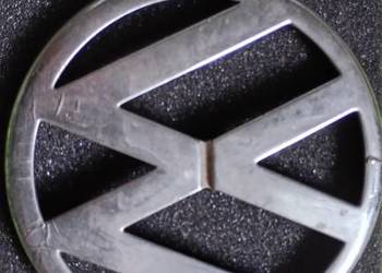 1J0853601 Emblemat znaczek przód VW Golf lV