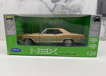 Model kolekcjonerski złoty 1965 Buick Riviera Gran Sport