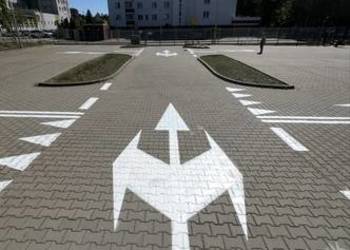 Oznakowanie poziome znaki malowanie pasów linii linie pasy parkingowe