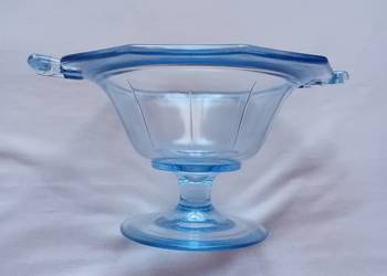 Cukierniczka na nóżce Adlerhutten - Penzig. Model AGA-Glas. Nr kat. 30/1935