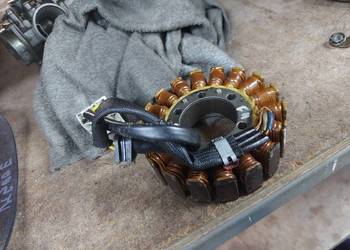 Honda CBR 600 F4 iskrownik Stojan alternator cbr600 f4i pc35 zapłon cewki