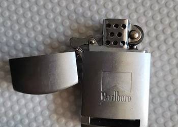 Stara metalowa benzynowa zapalniczka Marlboro