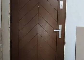 Nowoczesne drzwi wejściowe możliwy montaż