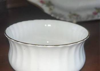 Miseczka biała ze złotem.  Syg. Paragon. Made in England.   Cena 65 zł.   P