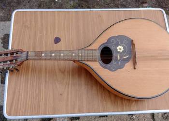 Stara ładna mandolina ośmiostrunowa