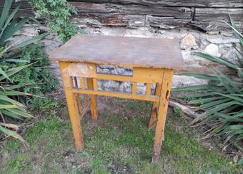 Stary drewniany stolik do renowacji zabytek retro vintage PRL