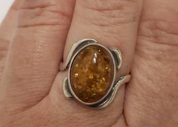pierścionek z bursztynem srebro